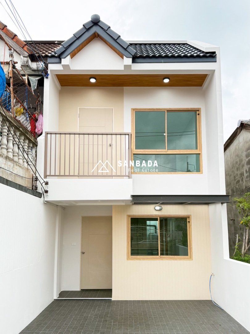 🏡 ทาวน์เฮ้าส์หลังมุม – โซนฉลอง 🌿 ใกล้ห้าแยก เดินทางสะดวกสุด ๆ!